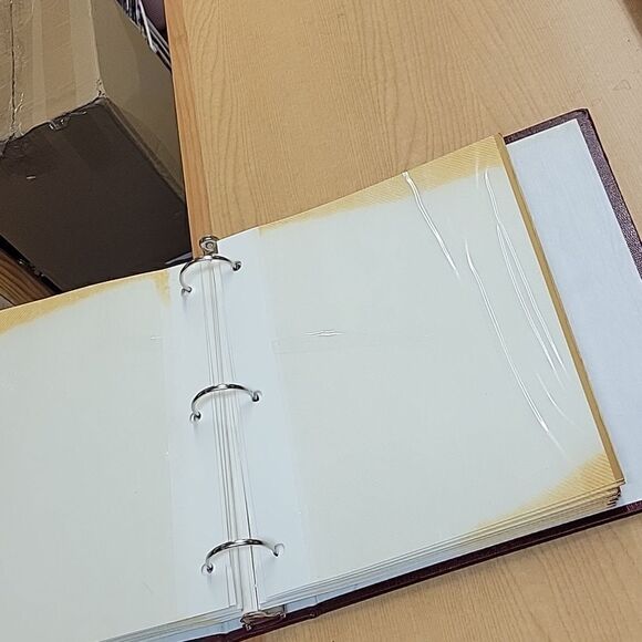 2 large photo albums with self stick/magnetic sleeves - Picture 5 of 14